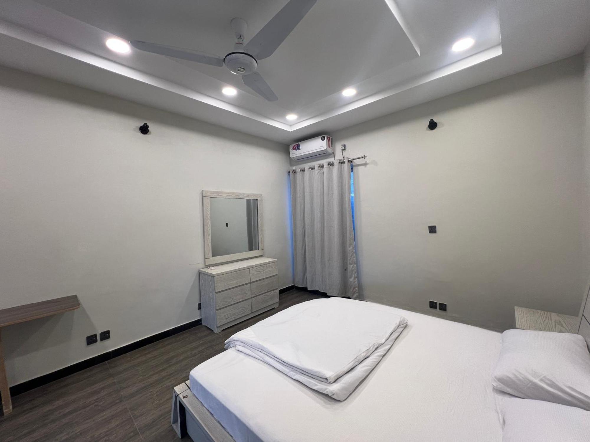 Deluxe King Room In Silverscape Residence Rawalpindi Extérieur photo