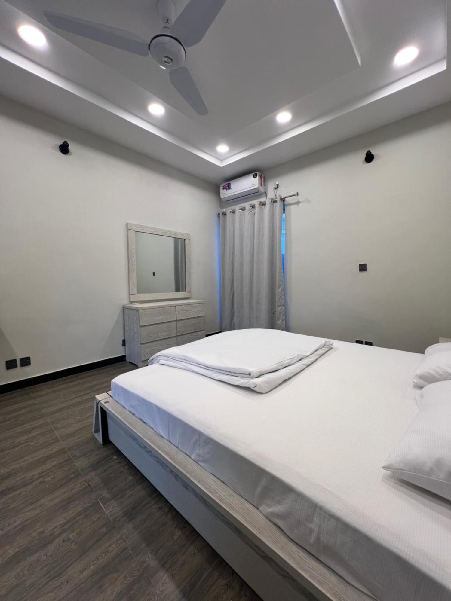 Deluxe King Room In Silverscape Residence Rawalpindi Extérieur photo