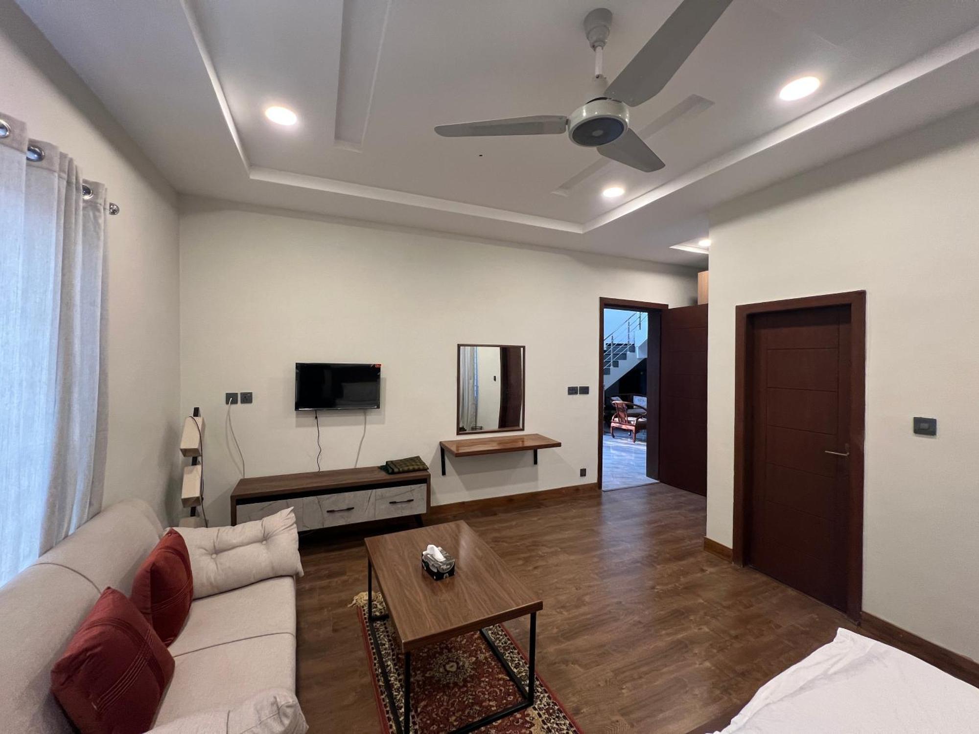 Deluxe King Room In Silverscape Residence Rawalpindi Extérieur photo