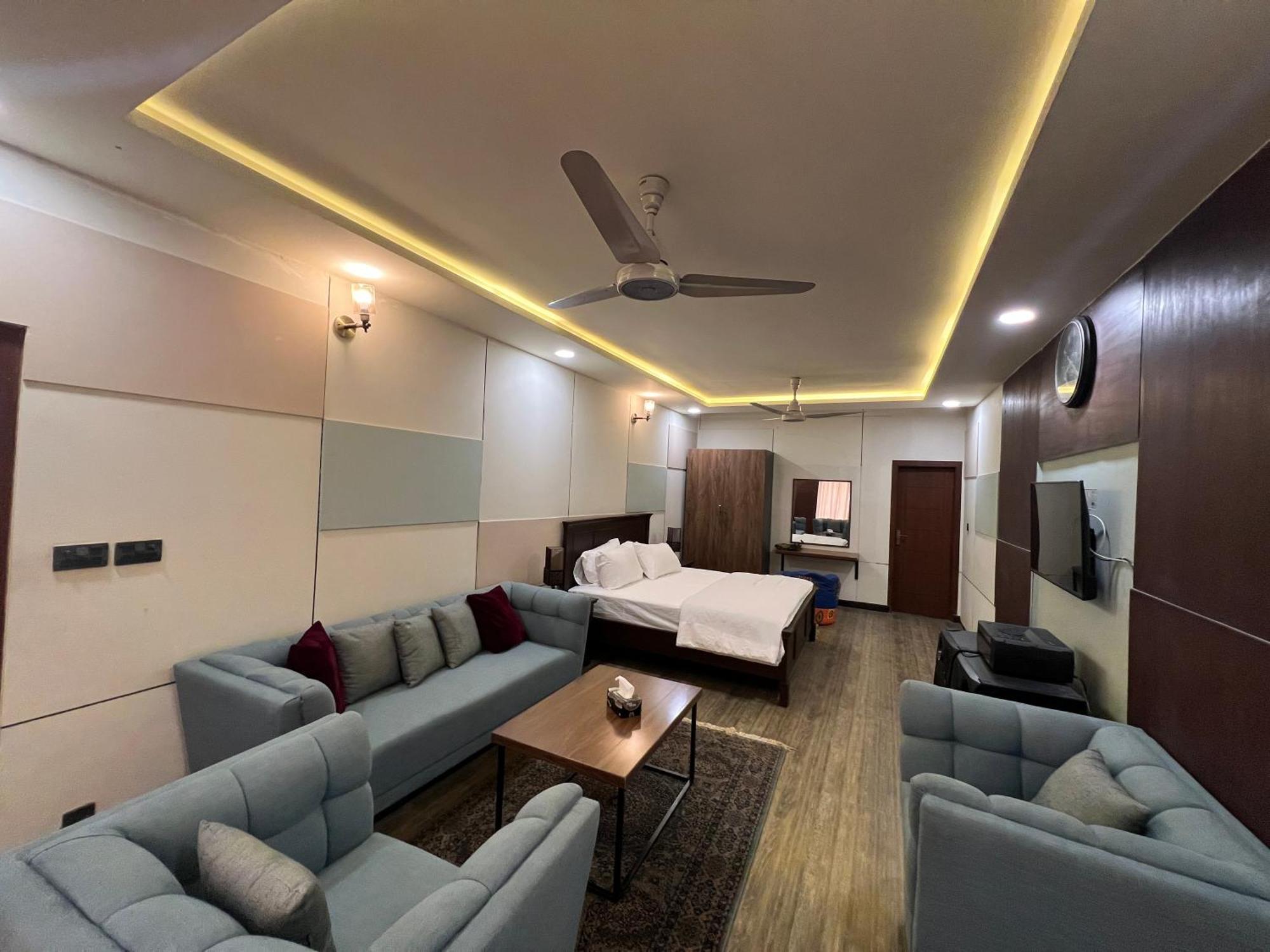 Deluxe King Room In Silverscape Residence Rawalpindi Extérieur photo