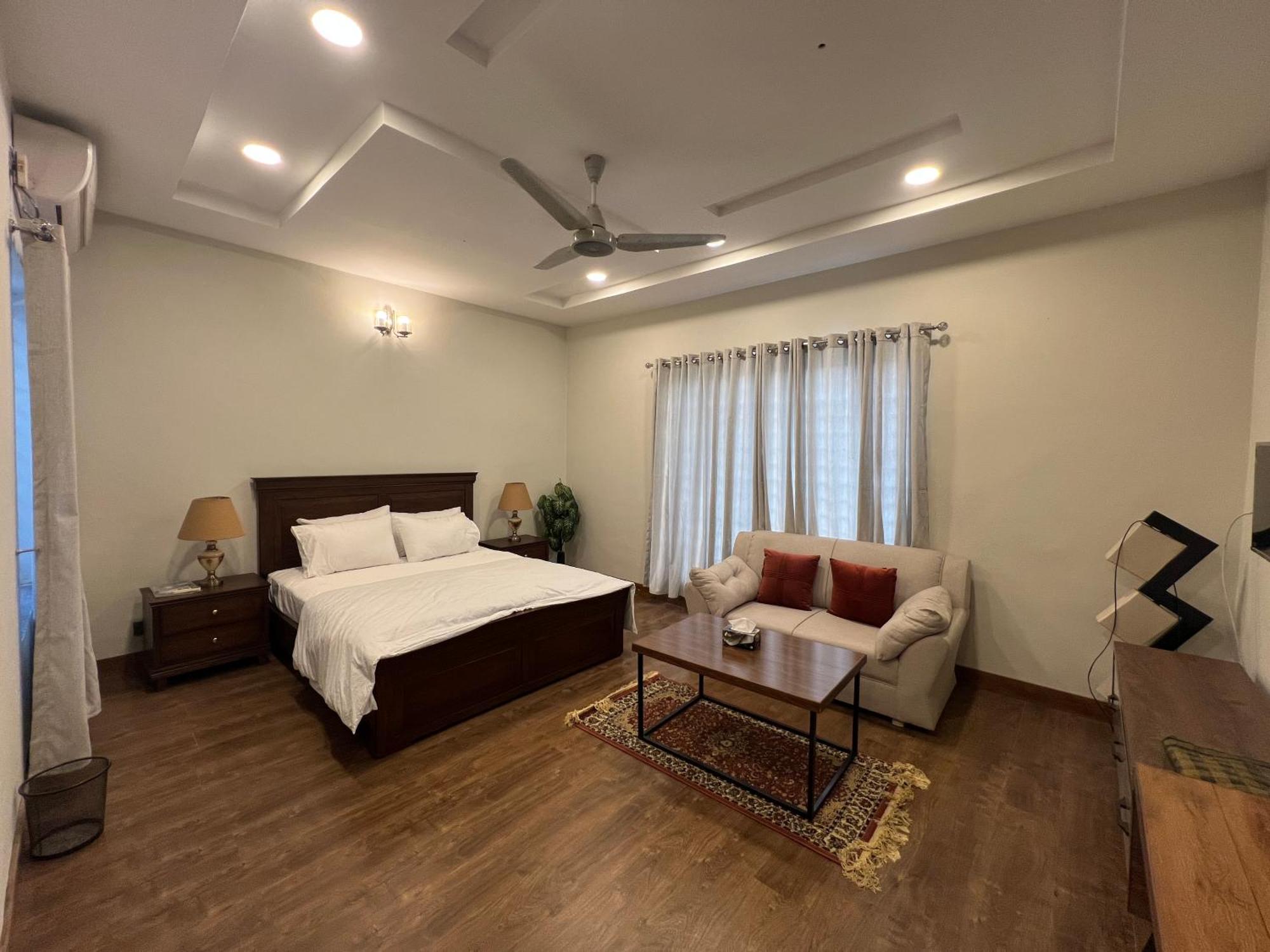 Deluxe King Room In Silverscape Residence Rawalpindi Extérieur photo