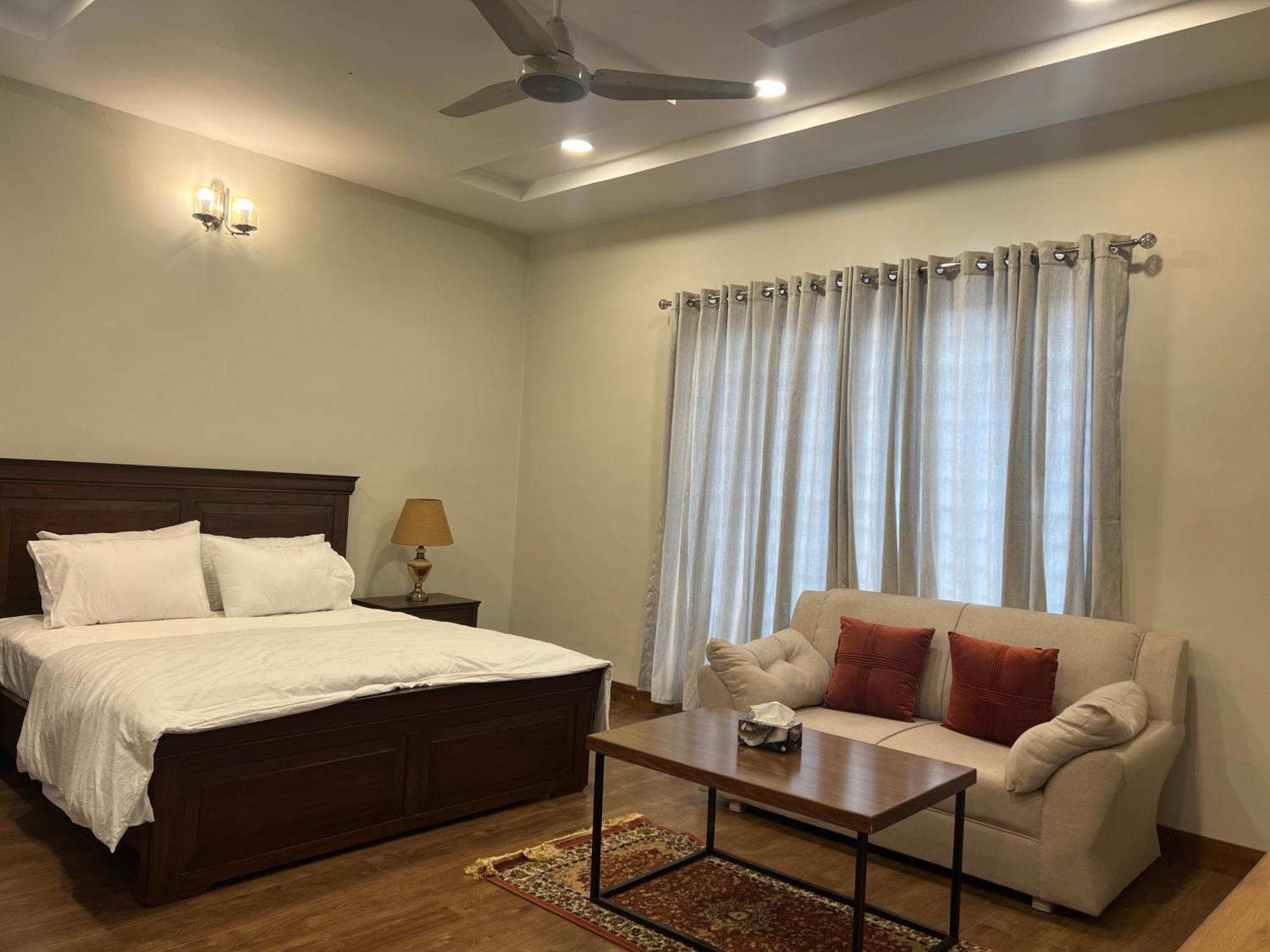 Deluxe King Room In Silverscape Residence Rawalpindi Extérieur photo