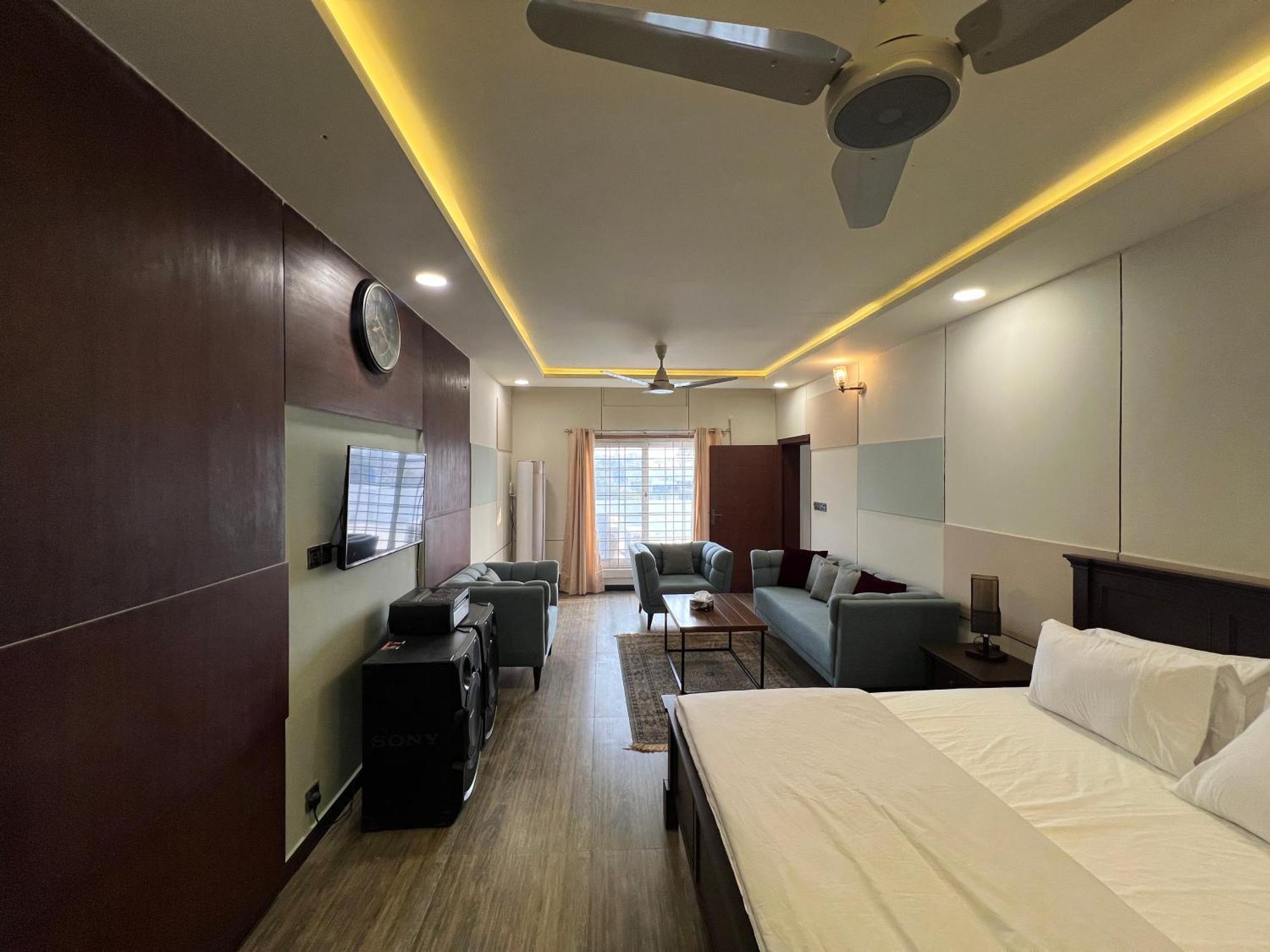 Deluxe King Room In Silverscape Residence Rawalpindi Extérieur photo