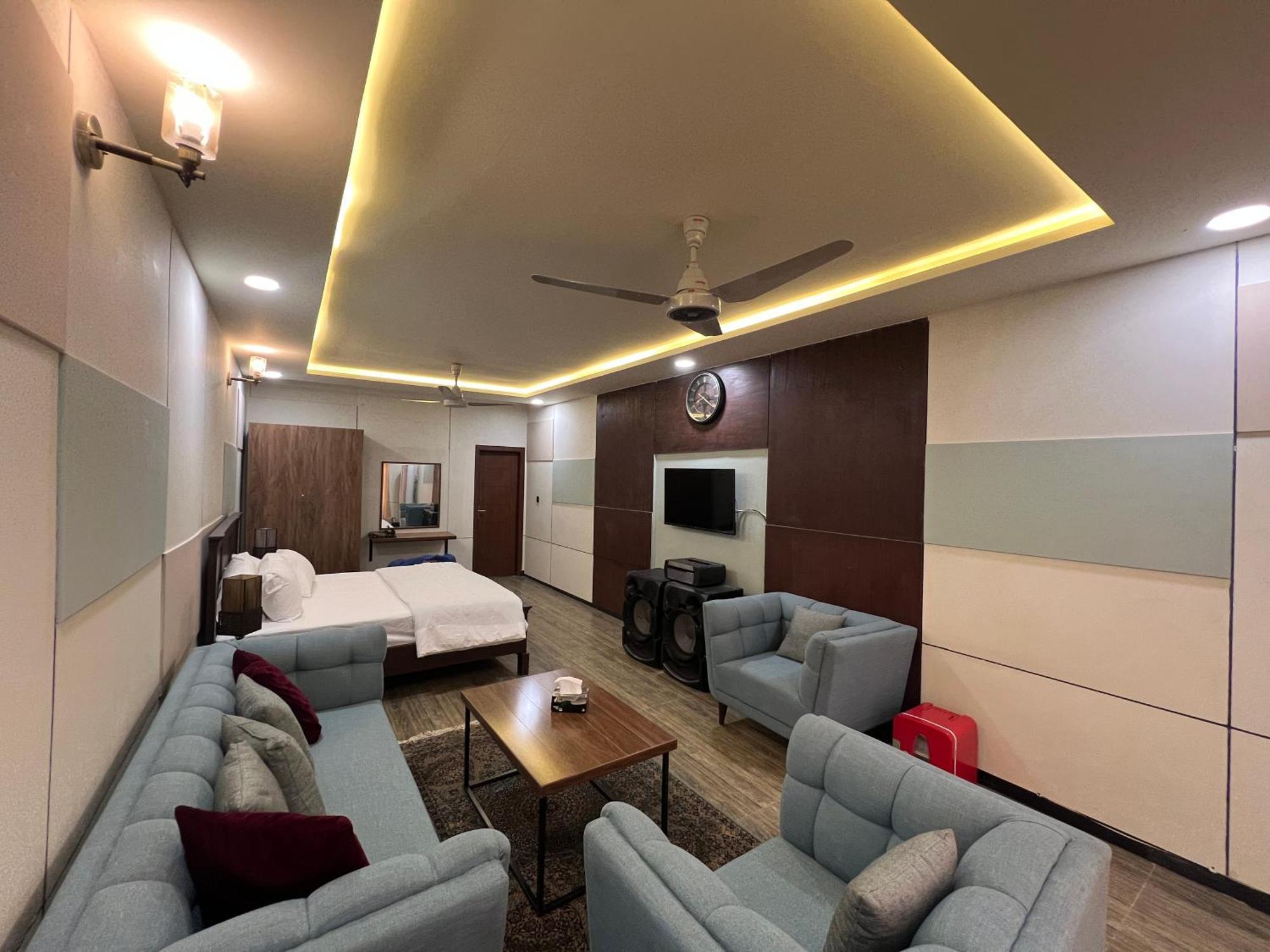 Deluxe King Room In Silverscape Residence Rawalpindi Extérieur photo